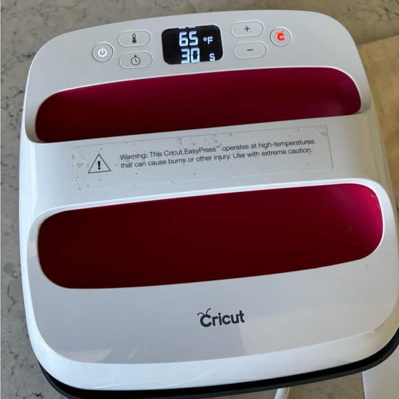 Cricut EasyPress™ 2, Raspberry - 12" x 10" - Picture 10 of 11